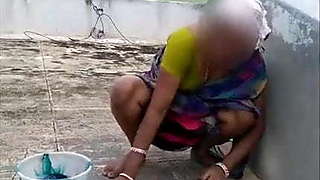 Desi Aunty Washing Clothes and flashing pussy in Saree