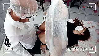 Ginecologista fode paciente na hora do exame!