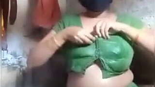 Big boob desi girls bath
