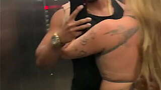 Vazou na net! Loira casada perde o telefone e ví_deos í_ntimos caem na net