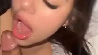 Despertando con mi verga en la boca