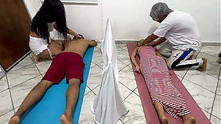 VIDEO REAL DE SALON DE MASAJES EN PAREJAS COMO LA ESPOSA ES SEDUCIDA Y FOLLADA