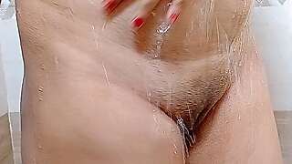 Tamil Wife Meera Bathing