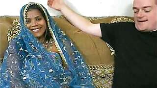 Indian beauty in blue sari Rani Khan is fond of cleaning some hard pipes