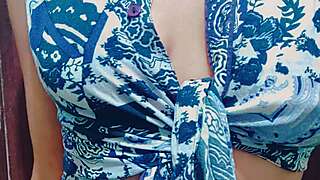 Hot Bhabhi Washes Her Beautiful Body and Masturbates in The Bathroom