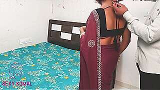 कोमल को पाँव ड्राइवर से छुड़वा टी है रोज रोज