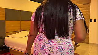 Hombre enmascarado entra ami cuarto para follarme