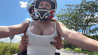 Mi Madrastra me Recoge Despu&eacute_s De Clases Sin Sost&eacute_n