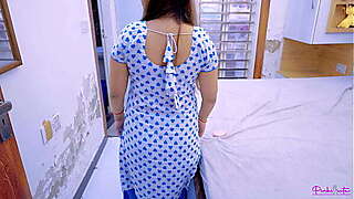 Pinki chachi sex video- mature indian chachi bhatija affair, she stripped her salwar and fuck by young boy.