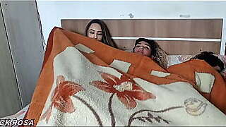 Me fingi de trans para pegar a mulher da minha amiga sapatao