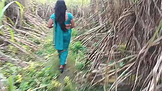 out door sugarcane field sexy married girlfriend ko choda full hard sex