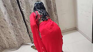 desi maid ne zadu mar rahi thi tab uska sahabji aya or bola muze tumhara chut cahiye