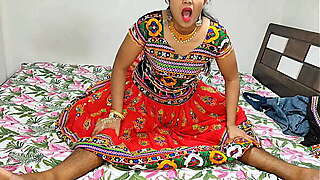 कोमल की सहेली घर बुलाने आई तो सेल्फी के बहने पति ने सुरु कर दिया