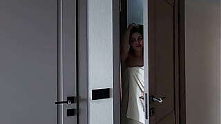 Hot Stepmom gets stepson'_s cock in her tight pussy by mistake...