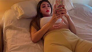 Folla a su hijastra favorita de 18 a&ntilde_os en su cama caliente