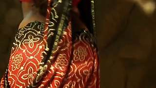 Indian Milf Babe Is Awesome When She Dances