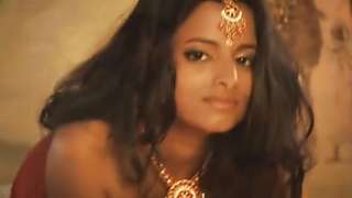 Erotic Dancing With Snake by Indian Babe