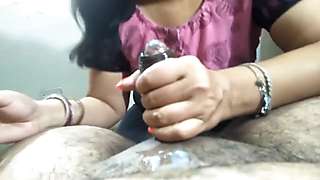 indian desi bhabhi sucking daver cock (hindi audio)