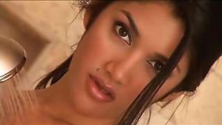 Indian Leah fucked on the stairwell