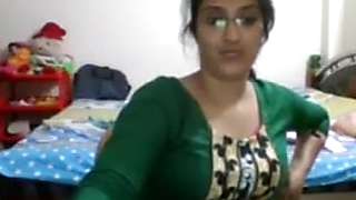 Desi babe showing on cam