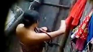 neighbor girl bathing3