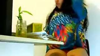 Sexy girl getting horny in office -indian looks
