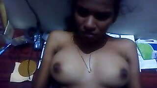 South Indian Girl  allow her BF to expose their Nude fucking