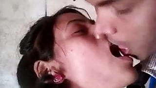 Hot kissing, BF Sean vs GF