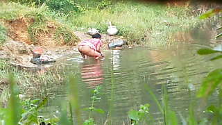 Desi aunty bathing