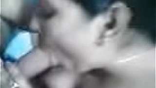 Delhi prostitute Rani shows her nude private boobs &_ pussey &_ take oral sex with costumer.