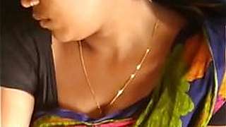 Dasi aunty in trean boobs show