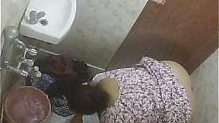 BBW Mature Indian Milf Rina Washing In Bathroom