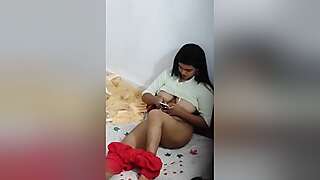Sexy Desi Girl Shows Her Boobs And Pussy To Lover On Vc Capture In Hidden Cam
