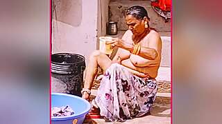 Desi Indian Village Mature Aunty Bathing Video