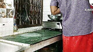 Payal bhabi ko kitchen me chodke chutt phad diya