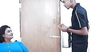 Desi Chalak Chayewale Babua Ne apne badi Bhabhiji ko Pata Ke Khub Choda ( Hindi Audio )