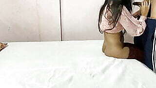 Girl friend ki pahli chudayi vo bhi hotel me with hindi audio full HD desi chudai porn