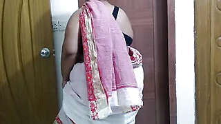 (Jabardasti Chudai) Ghar Ki Safai Ke Dauran Padosi Aunty Ne Uske Sath Choda Chudi - Clear Hindi Audio