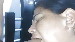 I fuck my stepmother who is very rich and hot, I leave her full of milk