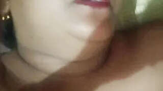 Desi Sexy QueenSeemran Bhabi Loud Mounig While Fingering