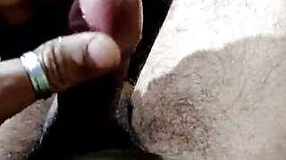 Nayi young bhabhi ke gaand me shahad daal kar chudai