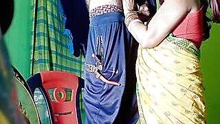 Bhabhi Ne Light Thik Karne Aaya Electrician Se Apny Pussy Ki Pyas Bhujayi