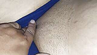 Behan ki panty khol ke chut me hath lagaya. Indian beautiful shaved pussy.