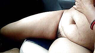 Malik ne nokrani ko car me sadak kinare choda