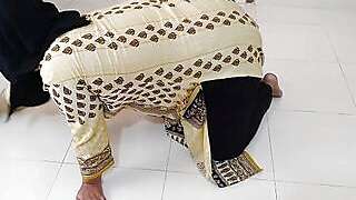 Punjab Muslim Hot Aunty Was Cleaning The House When Neighbor Boy Saw Her And Fucked - Desi Sex