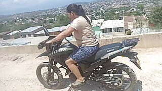 Así_ le cobró_ las clases manejo de moto a Keilimar