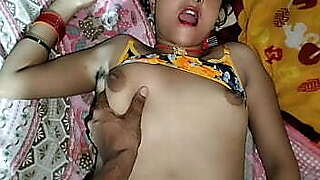 माइके से आई भाभी की चीखें निकाल दी रात भर पेला