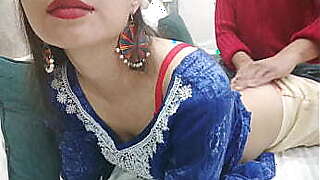 Desisaarabhabhi - Stepmother shares a bed with her stepson who took the opportunity to touch her and grab her in the ass when she was resting in Hindi audio