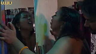 पति ने पत्नी को नगा करके चोडाला