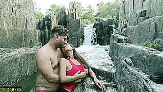 Indian Outdoor Dating sex with Teen Girlfriend! Best Viral Sex